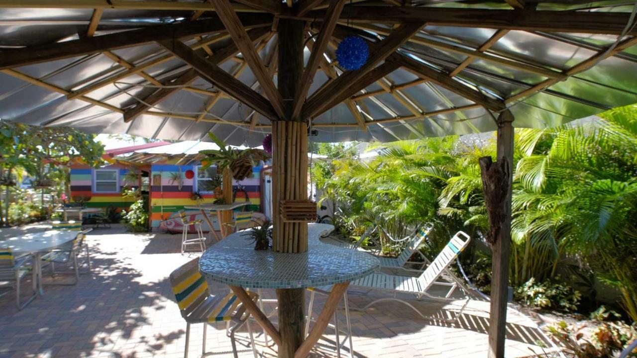 Beachpoint Cottages Siesta Key Exterior photo